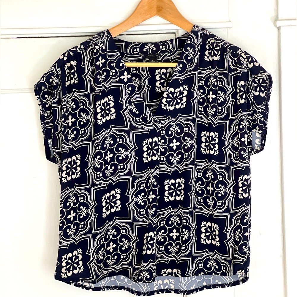 Ann Taylor Medallion print cap sleeve blouse